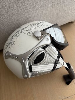 BILA HELMA KASK vel. 56 Swarovski kaminky - 4