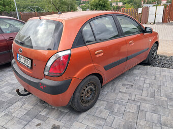 Kia Rio - 4