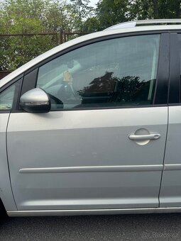 PRODÁM VEŠKERÉ NÁHRADNÍ DÍLY VW TOURAN 2012 - 4