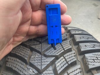 Dunlop 245/45r19 zimní 8mm - 4