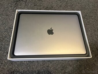 13 Macbook Pro 2019 s Touchbarem, i5 - 4