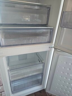 Lednice s mrazákem Beko - 4