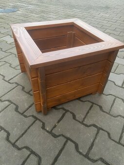 Dřevěné truhlíky/květináče - 4