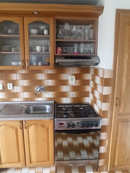 Rustikální dřevěná kuchyňská linka vč. spotřebičů - 4