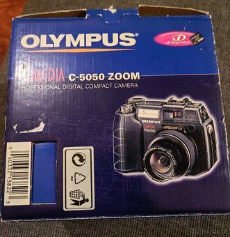 Olympus C-5050, CCD, f1.8-2.8 - 4