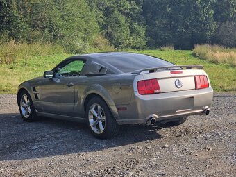 Ford mustang gt 2009 4.6 V8 manuál - 4