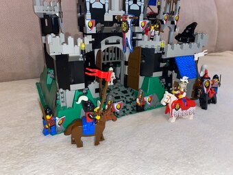 LEGO 6090 - Royal Knights Castle - 4
