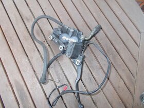 BMW 650 F - přední brzda - 4