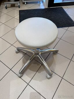 Zdravotní profesionální otočné židle, kožené. TOP STAV - 4