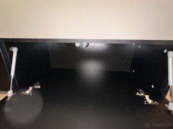TV stolek - závěsný na zeď - 4