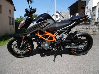 KTM DUKE 125 - 2022 - 9466km - PERFEKTNÍ STAV - 4