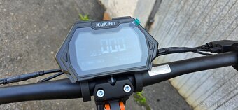 Elektrokolobezka Kukirin G2 Master upravená - 4