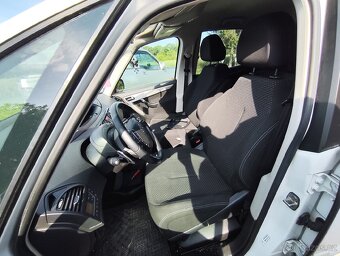 Prodám Citroen C4 Picasso 1.6i robot cena dohodou - 4