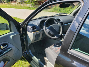 Renault Clio 1,461 cm3 - 4