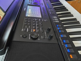 Workstation Yamaha PSR-SX700 + obal Gator GKB-61 + stojan - 4