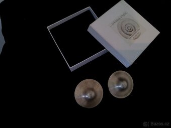 Prsní stříbrné kloboučky - 4