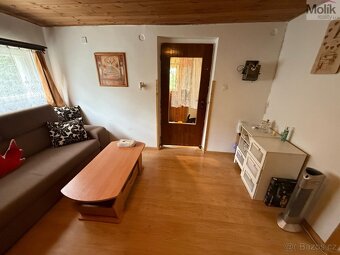 Chata s bazénem, obec Křesín, kat. území Levousy - 4