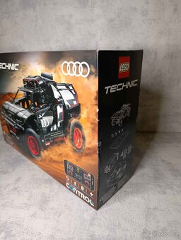 LEGO Technic 42160 Audi RS Q e-tron - 4