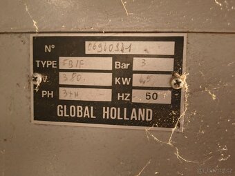 Průmyslový vyvíječ páry pro 2 žehličky 4 kW Global Holland - 4