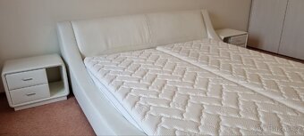 Designová manželská postel + noční stolky - 4
