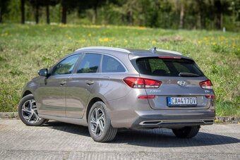 Hyundai i30 CW 1.6 CRDi Family - 4