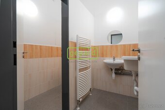 Prodej obchodního prostoru s výlohou 39m2, Plzeňská ulice - - 4