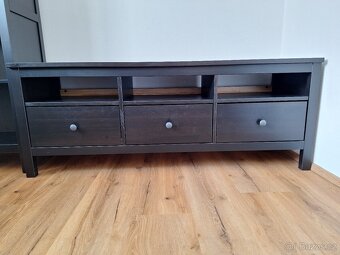 PRedám Ikea HEMNES nábytok - TV stolek a knihovnu - 4