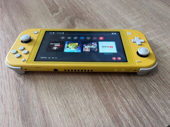 Nintendo Switch Lite Žluté - 4