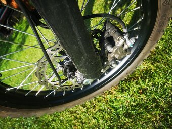 Sur-ron Ultra Bee 1756km, zánovní elektrické enduro. - 4