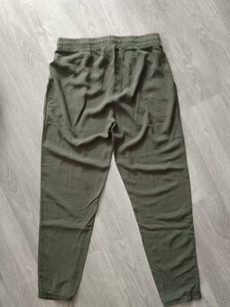 Dámské khaki lehké kalhoty s viskózou.Velikost 38. - 4