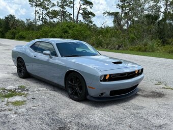 Dodge Challenger R/T 5.7 Hemi - 4