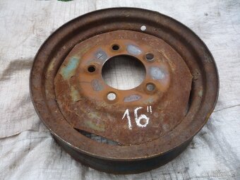 prodám ojeté pláště kol na traktor Zetor 30, nádrž, závěsnou - 4