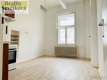 Pronájem 2+1 se dvěma balkóny, 90 m2 – Smetanovo nábřeží - 4