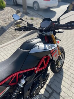 Aprilia Dorsoduro 900 - 4