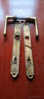 Mosazné kování , kliky, kličky. 2x - 4