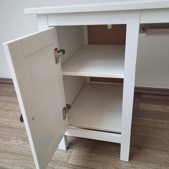 Pracovní stůl + knihovna - 4