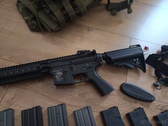 Zbraň airsoft + vybavení - 4