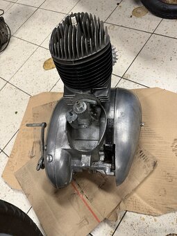Jawa 250/353 Kývačka - motor - 4