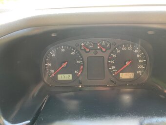 VW T4 2.5i Syncro 9 míst 85kw - 4