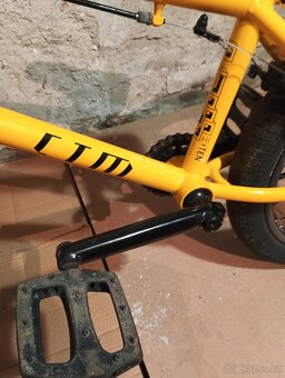 Prodám bmx kolo žluté - 4