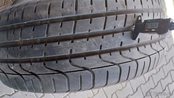 Prodám 2 x letní pneu Pirelli 235/50/19 cena za 2 ks pneu - 4