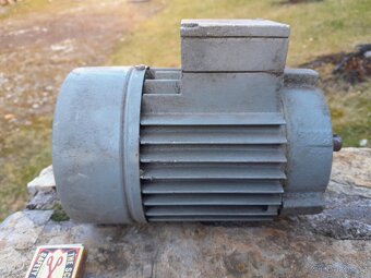 Přírubový asynchronní motor 180 W - 4
