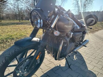 Triumph Street Twin 900 - 4