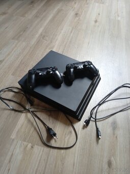 Playstation 4 PRO 1TB - 4