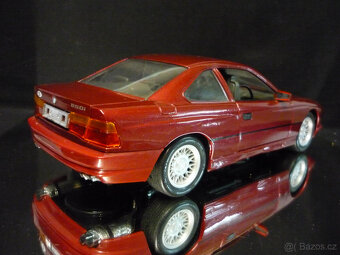 BMW 850i Maisto 1/18 - 4