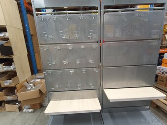 Kovový přístěnný regál - 4