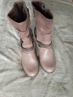 Dámská kotníková obuv značky Mustang - 4