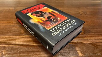 knihy Stranger Things + scénář pilotního dílu - 4