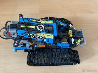 Lego Technic 42095 - Kaskadérské závodní auto - 4