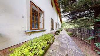 Velkorysé hospodářské stavení v překrásné přírodě - 4